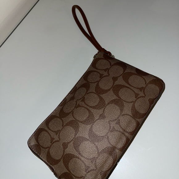 Coach wristlet - Picture 5 of 8